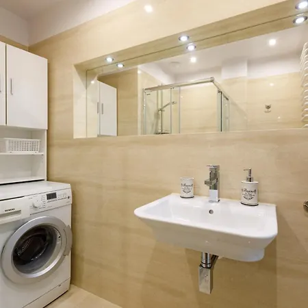 Golden - Two Bedrooms - Great Location&legnicka شقة *